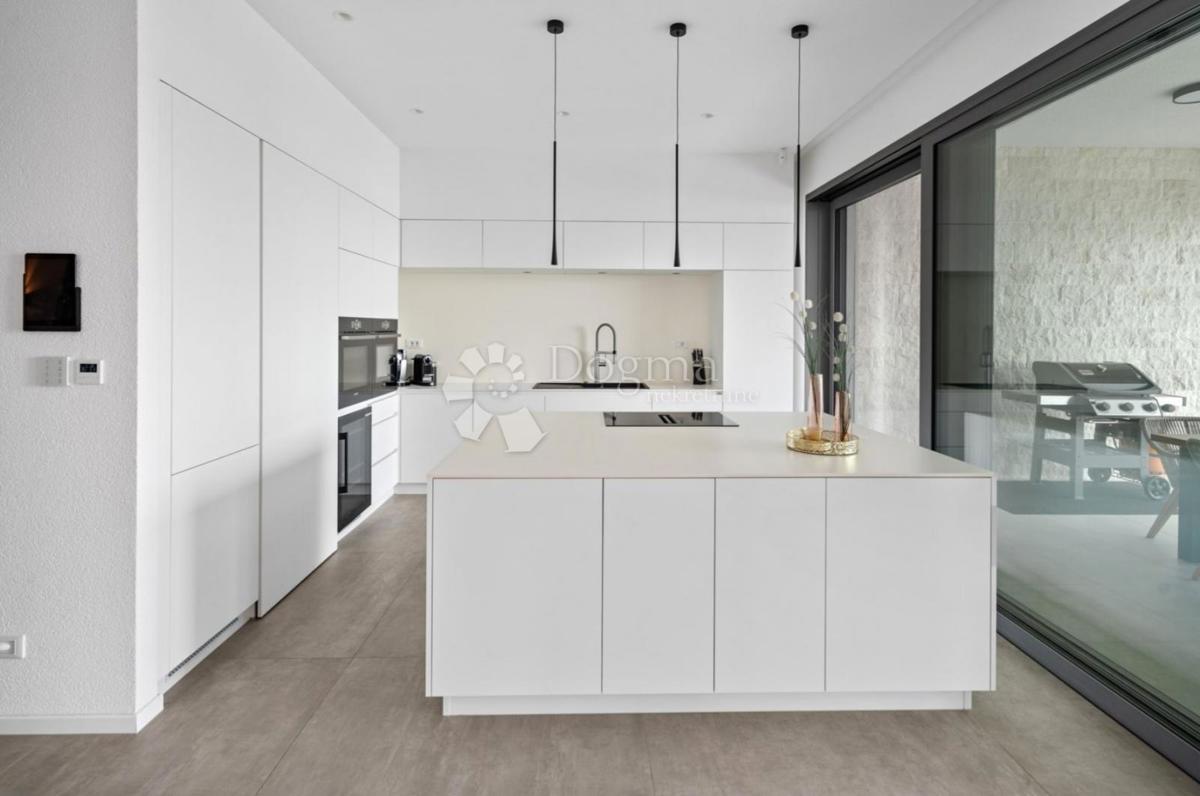 Hiša Seget Donji, Seget, 385m2