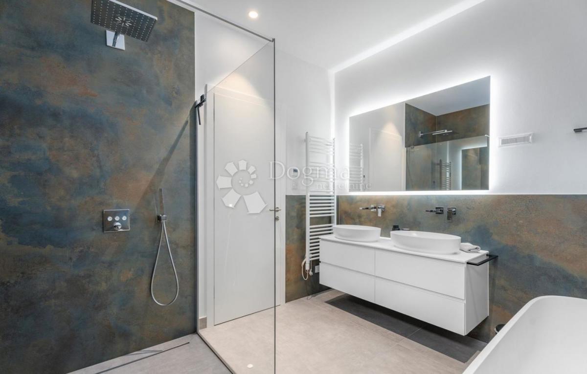 Hiša Seget Donji, Seget, 385m2