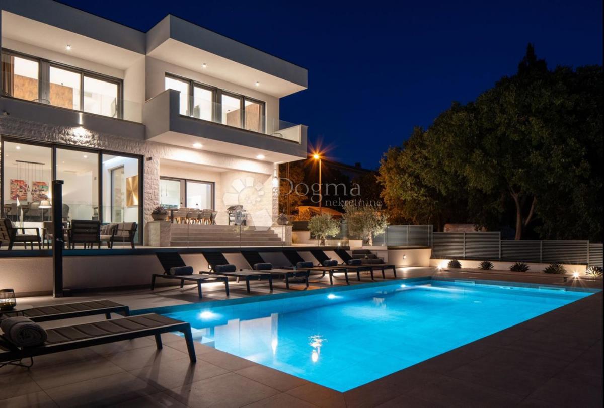 Hiša Seget Donji, Seget, 385m2