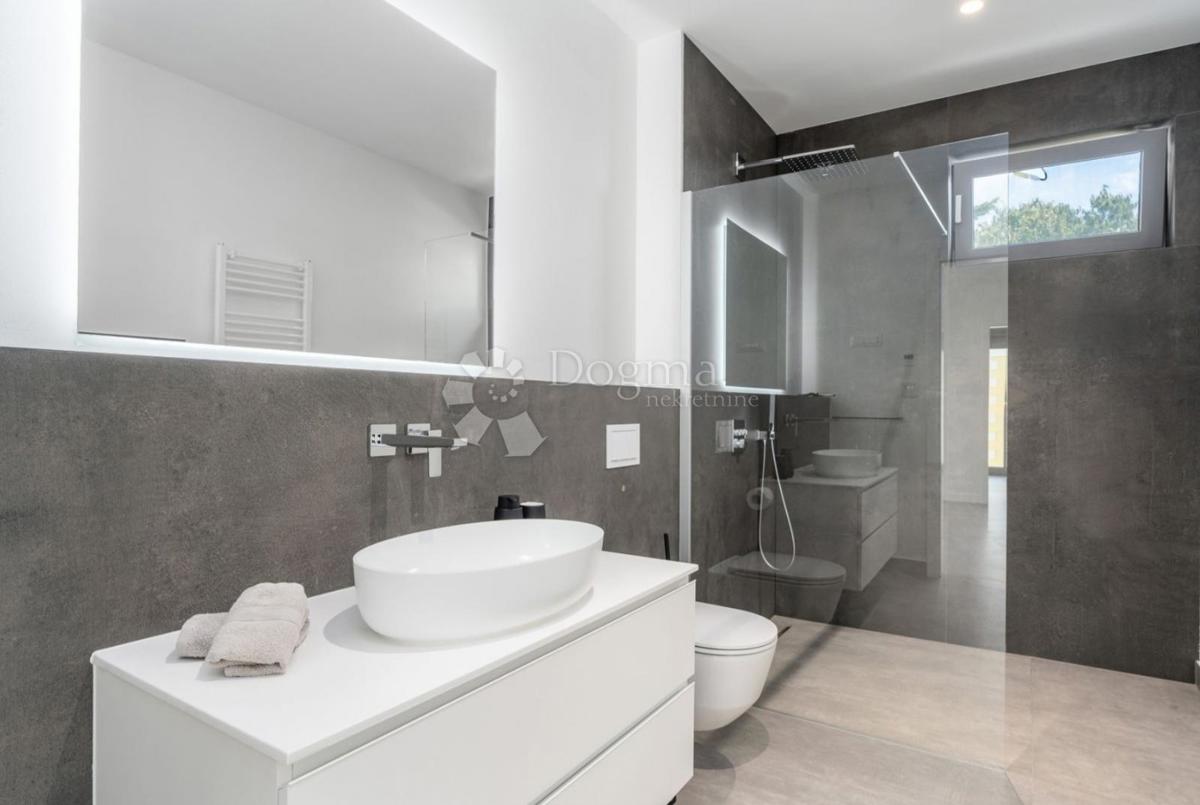 Hiša Seget Donji, Seget, 385m2