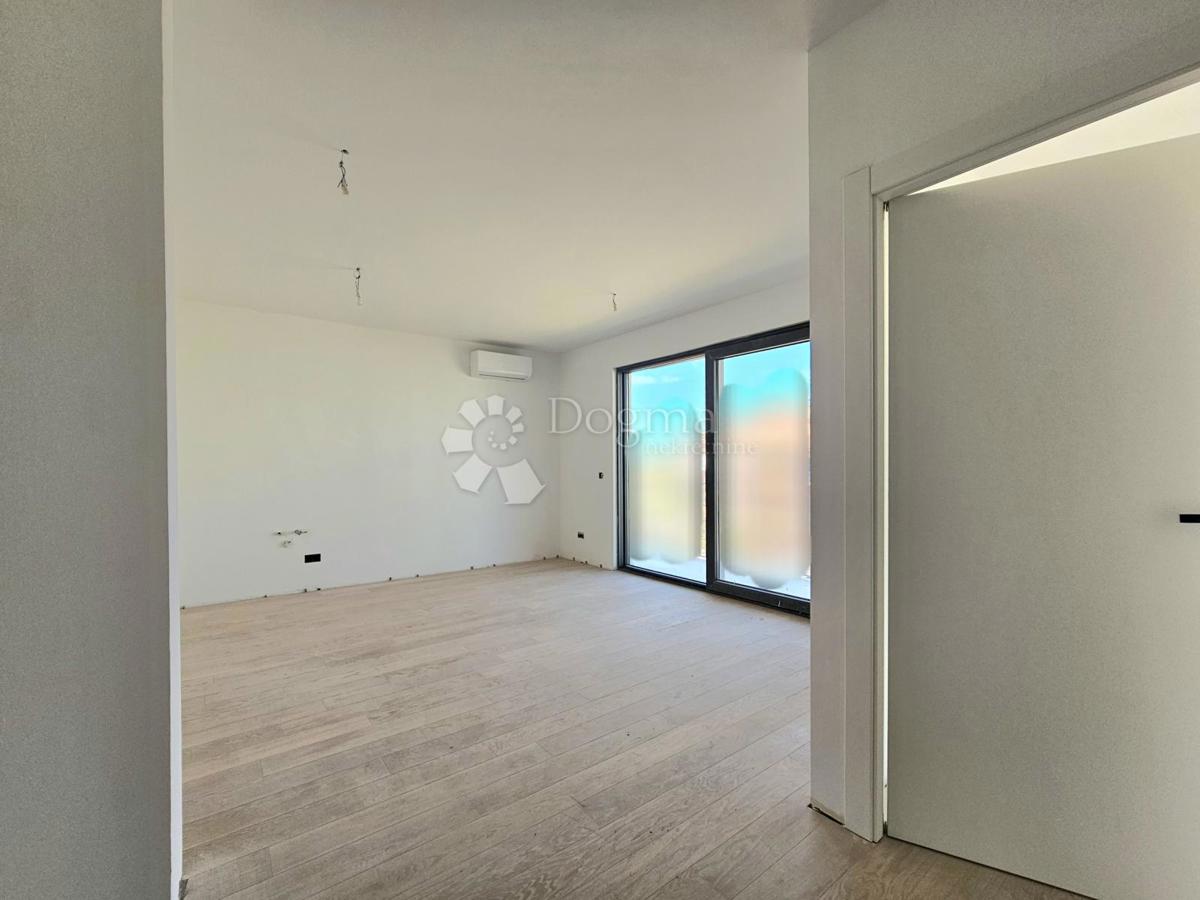 PRILOŽNOST!! Novogradnja, DVIGALO, parkirišče, shramba