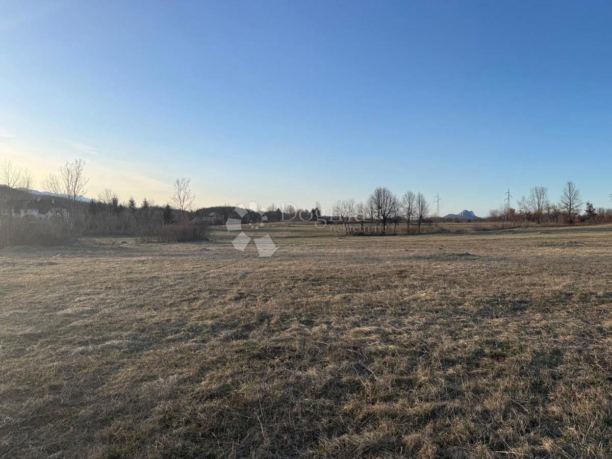 Zazidljivo zemljišče Lovinac, 5.280m2