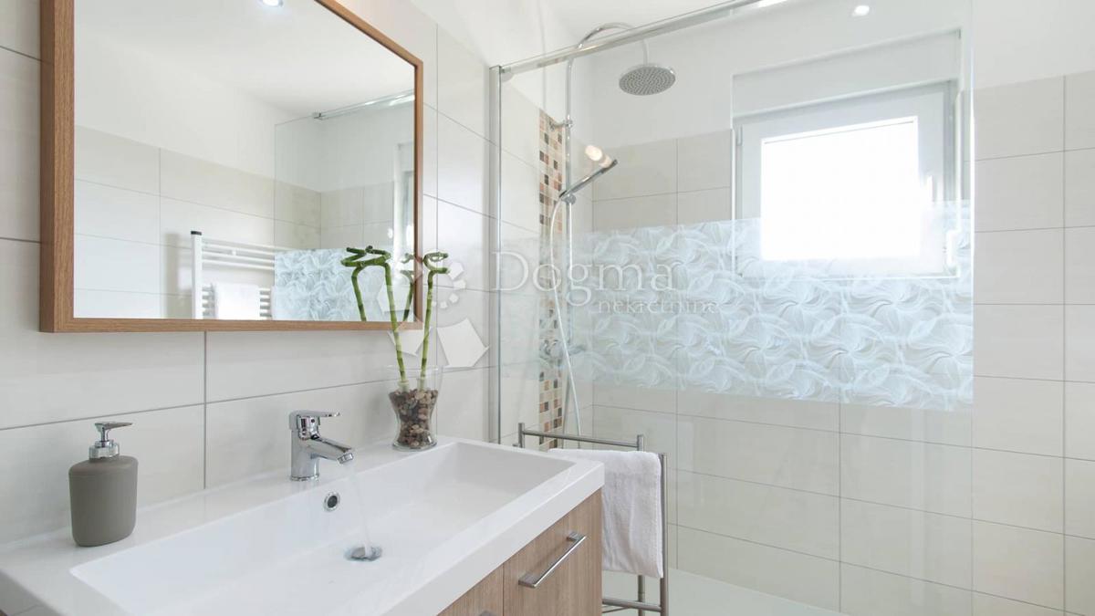 Hiša Kaštelir, Kaštelir-Labinci, 150m2