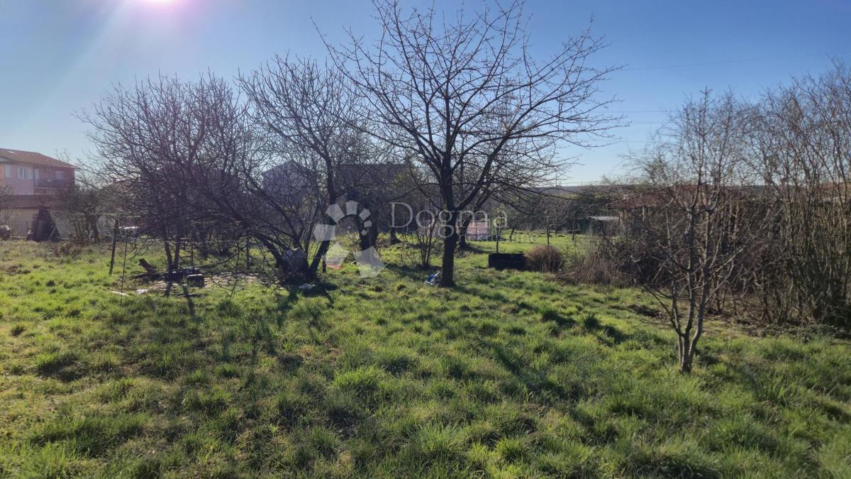 Zazidljivo zemljišče Marinići, Viškovo, 1.700m2