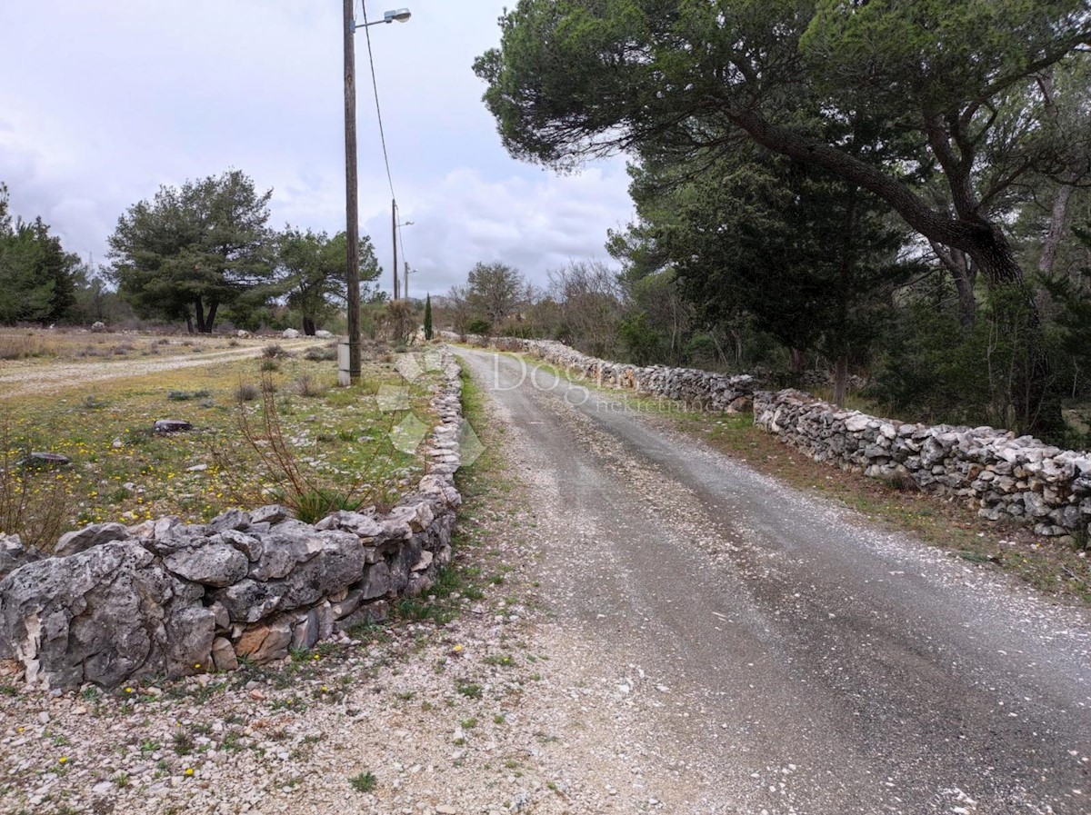 Zemljišče Dubrava Kod Šibenika, Šibenik - Okolica, 1.876m2