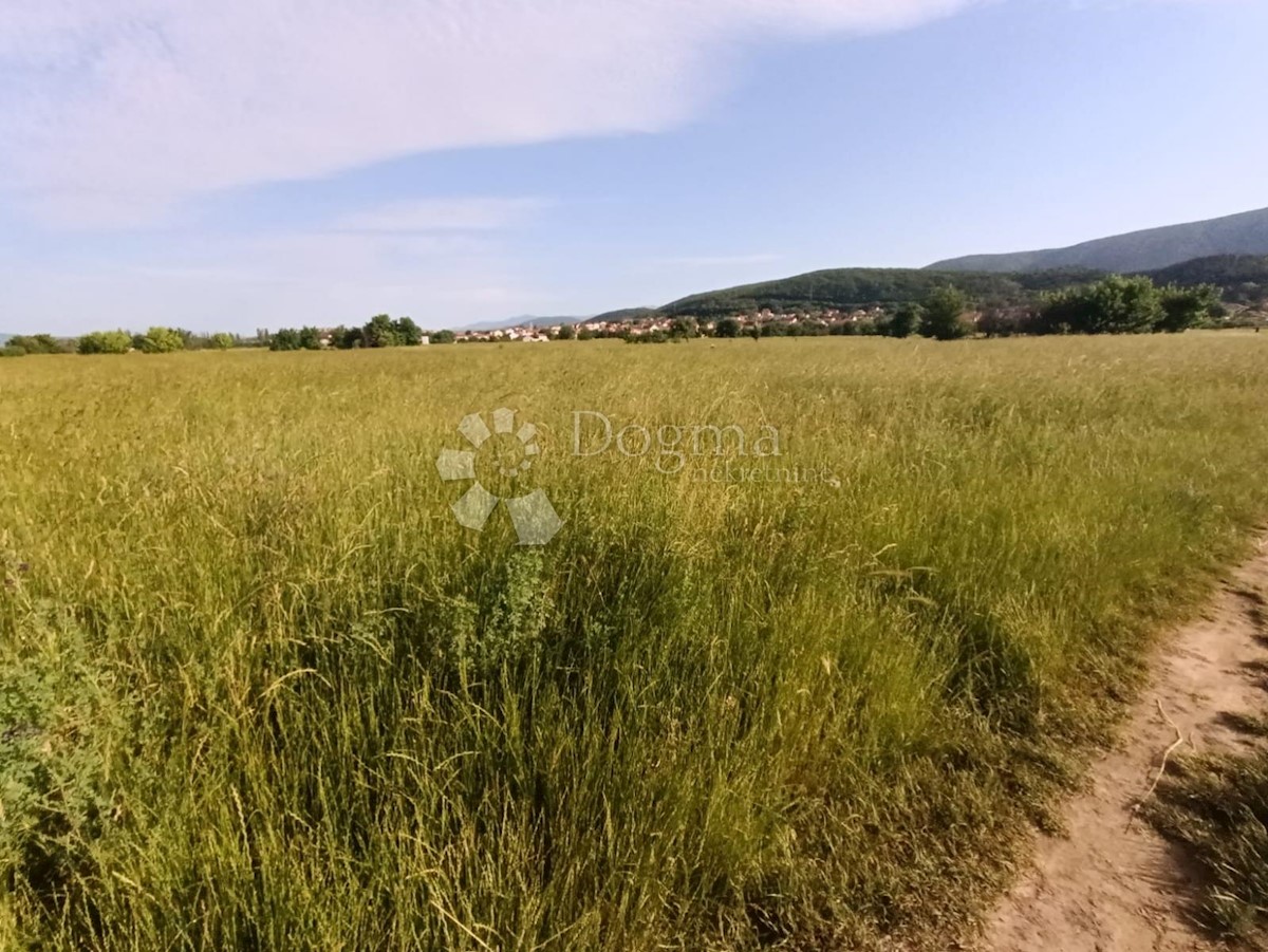 Zemljišče Brnaze, Sinj, 4.483m2