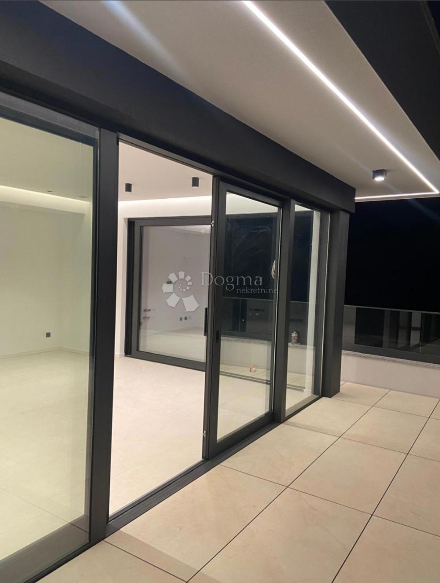 Stanovanje Krk, 254,70m2