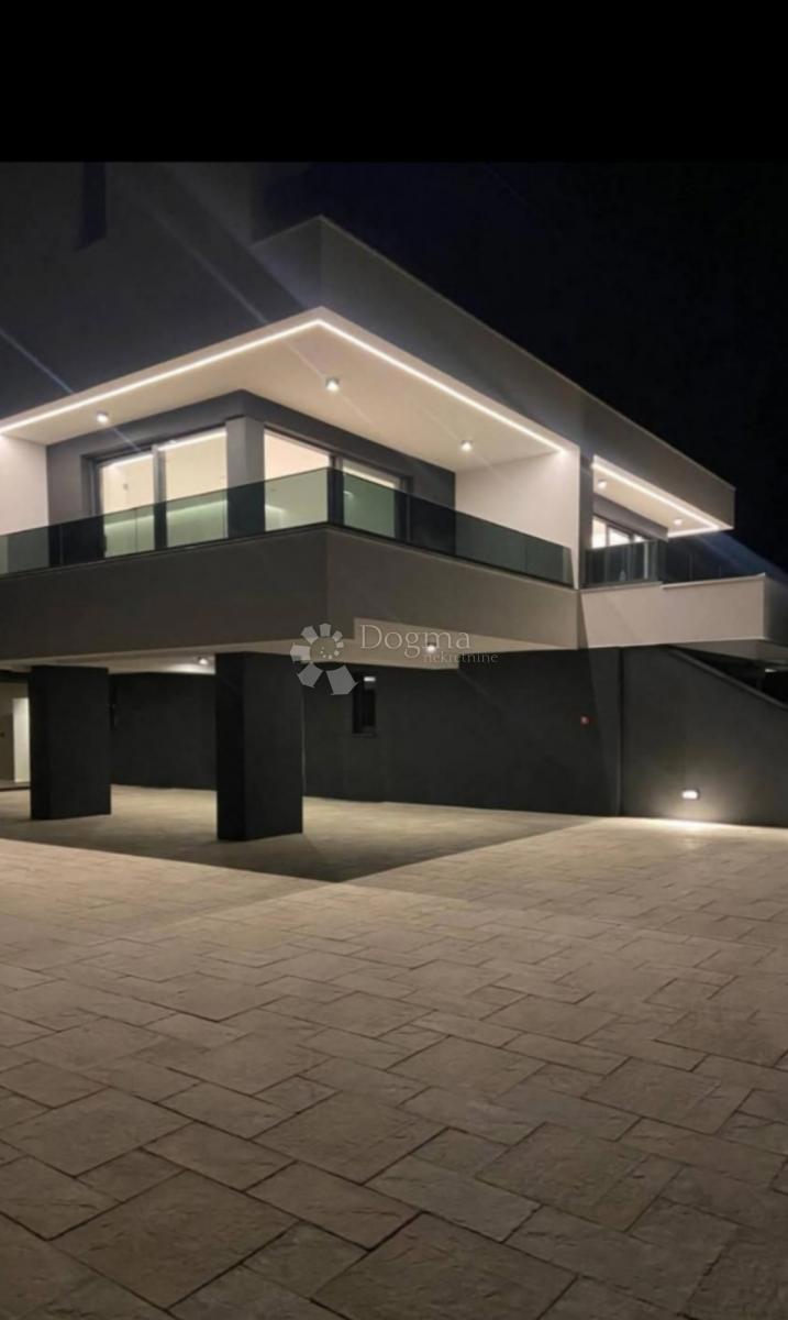 Stanovanje Krk, 254,70m2