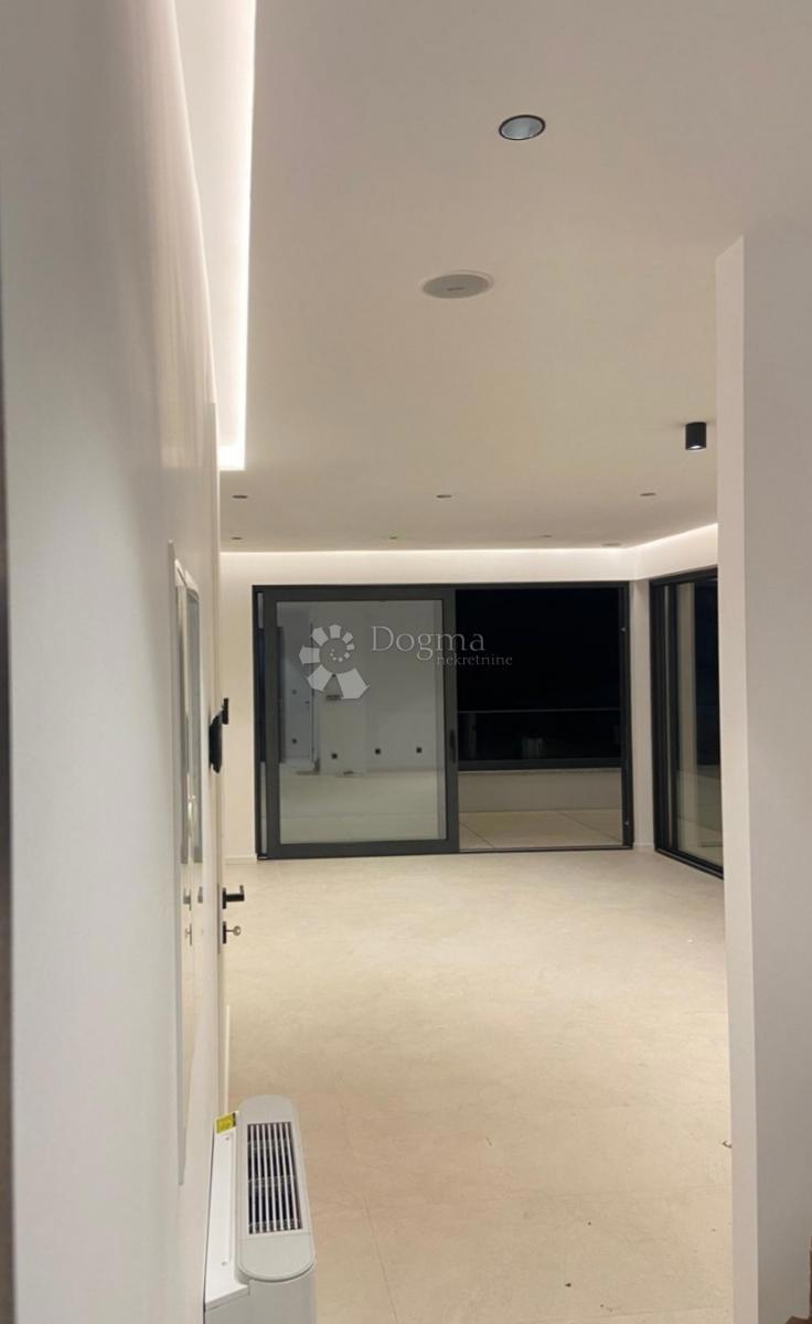 Stanovanje Krk, 254,70m2