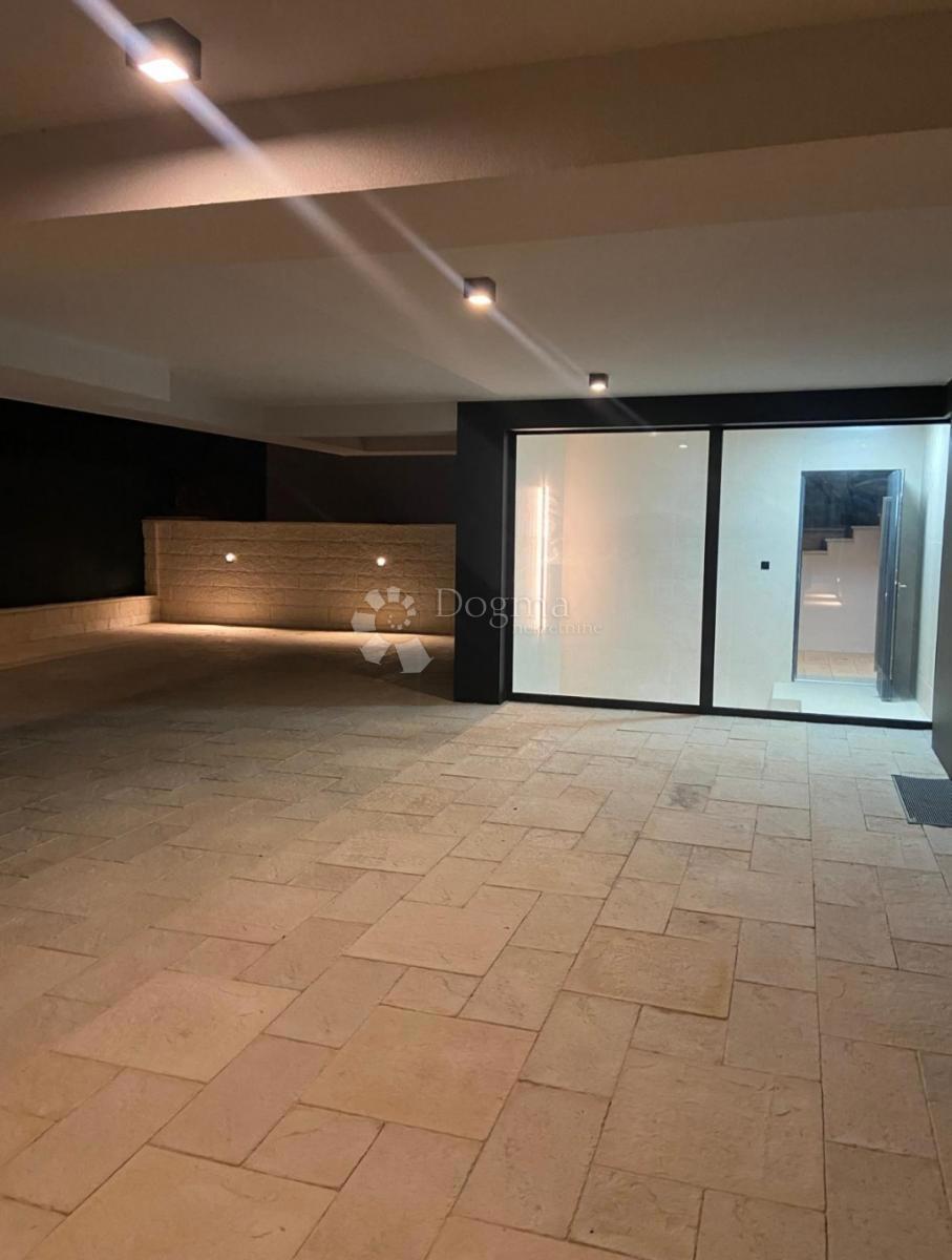 Stanovanje Krk, 254,70m2