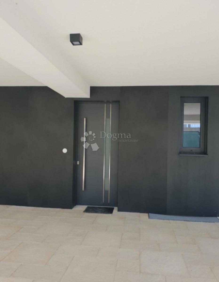 Stanovanje Krk, 254,70m2