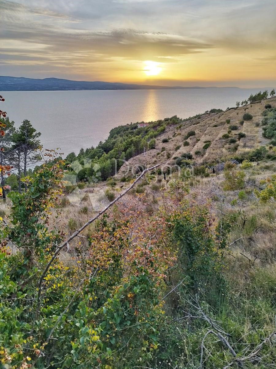 Zemljišče Stanići, Omiš, 2.200m2