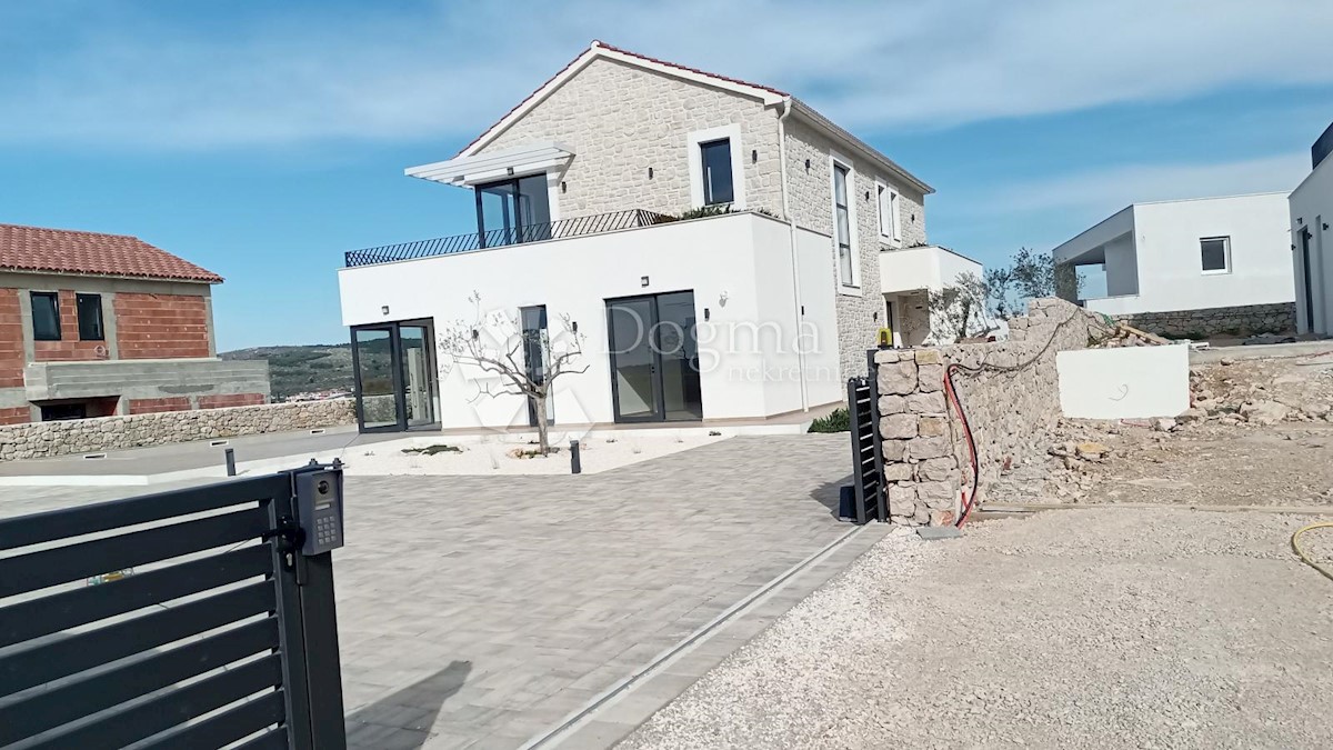 Hiša Vodice, 400m2