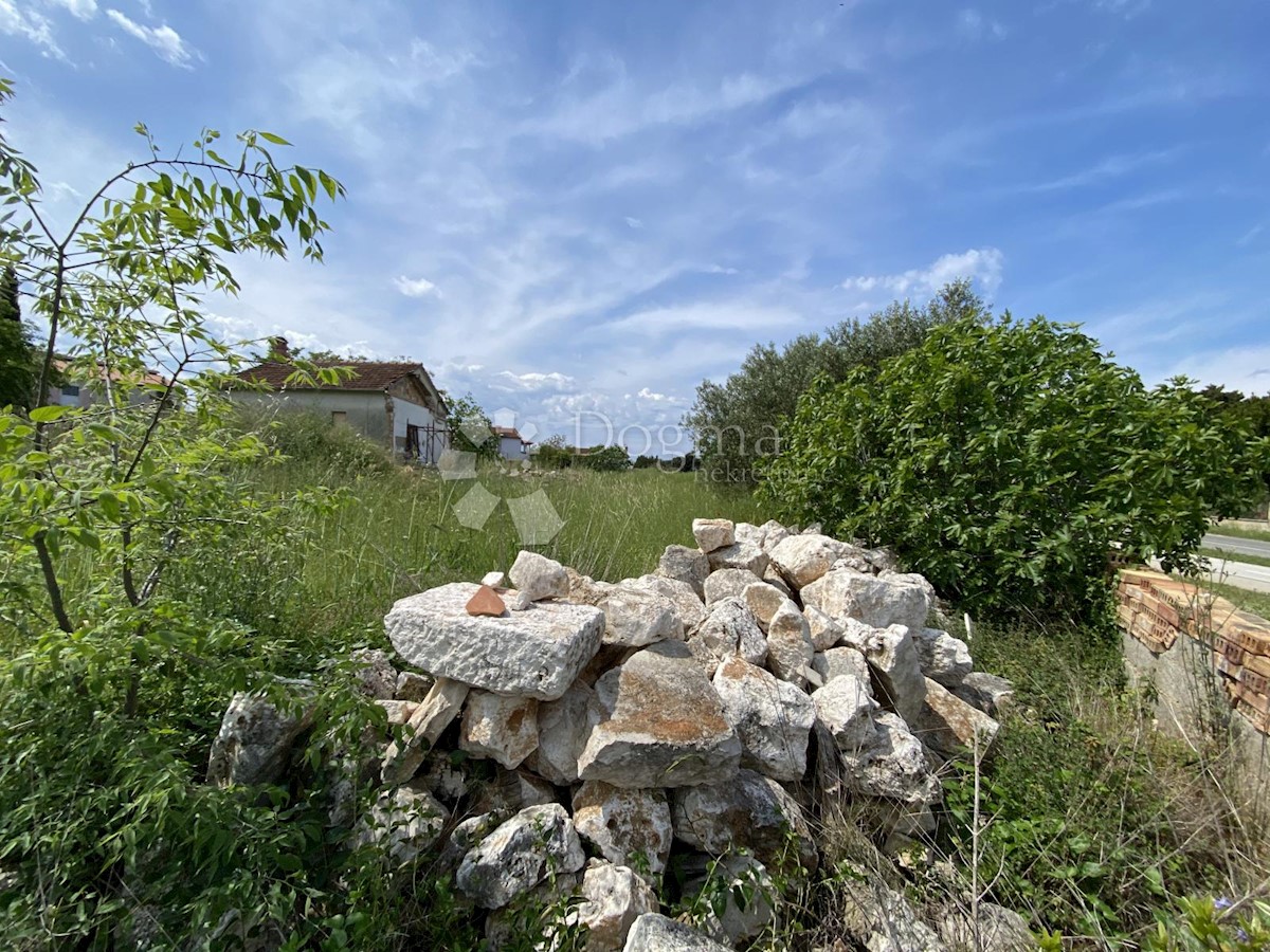 Zemljišče Banjole, Medulin, 755m2