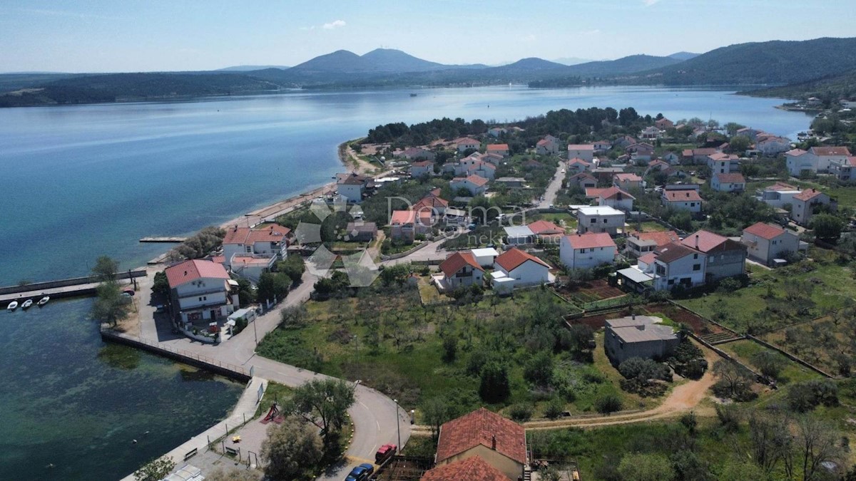 Zemljišče Raslina, Šibenik - Okolica, 1.276m2