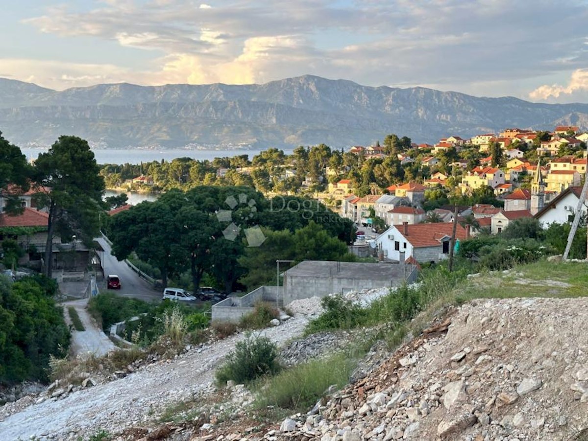 Zemljišče Splitska, Supetar, 552m2