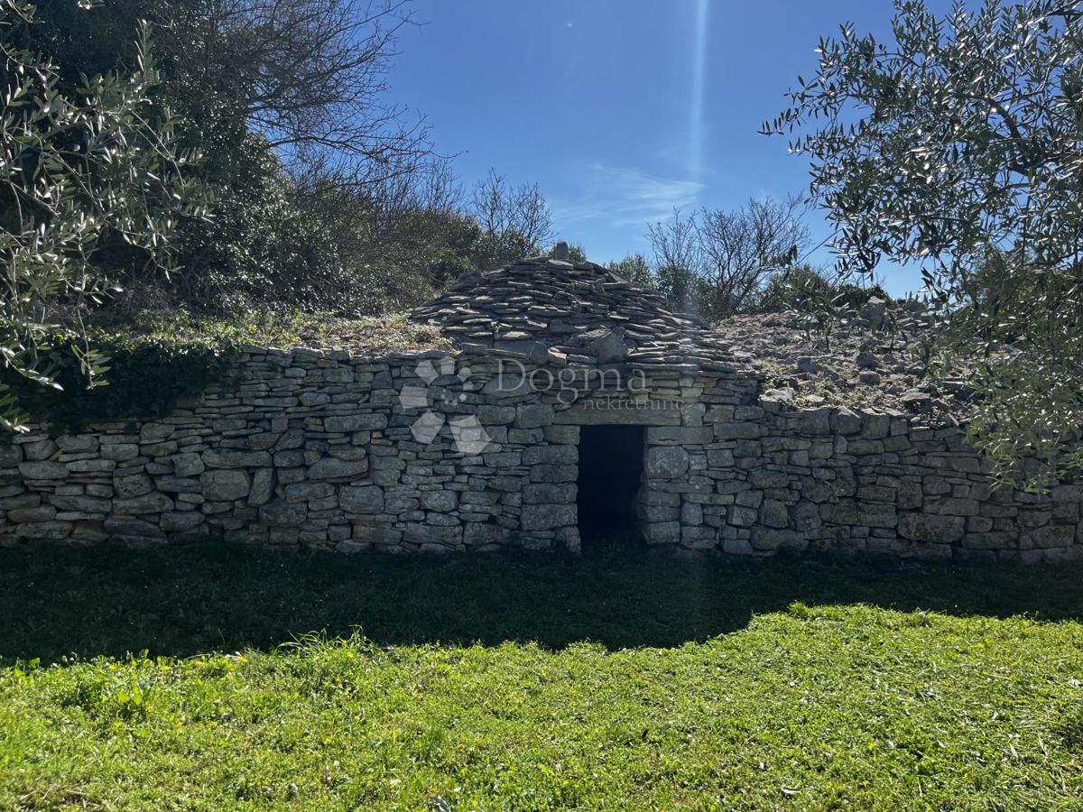 Zemljišče Fažana, 2.252m2