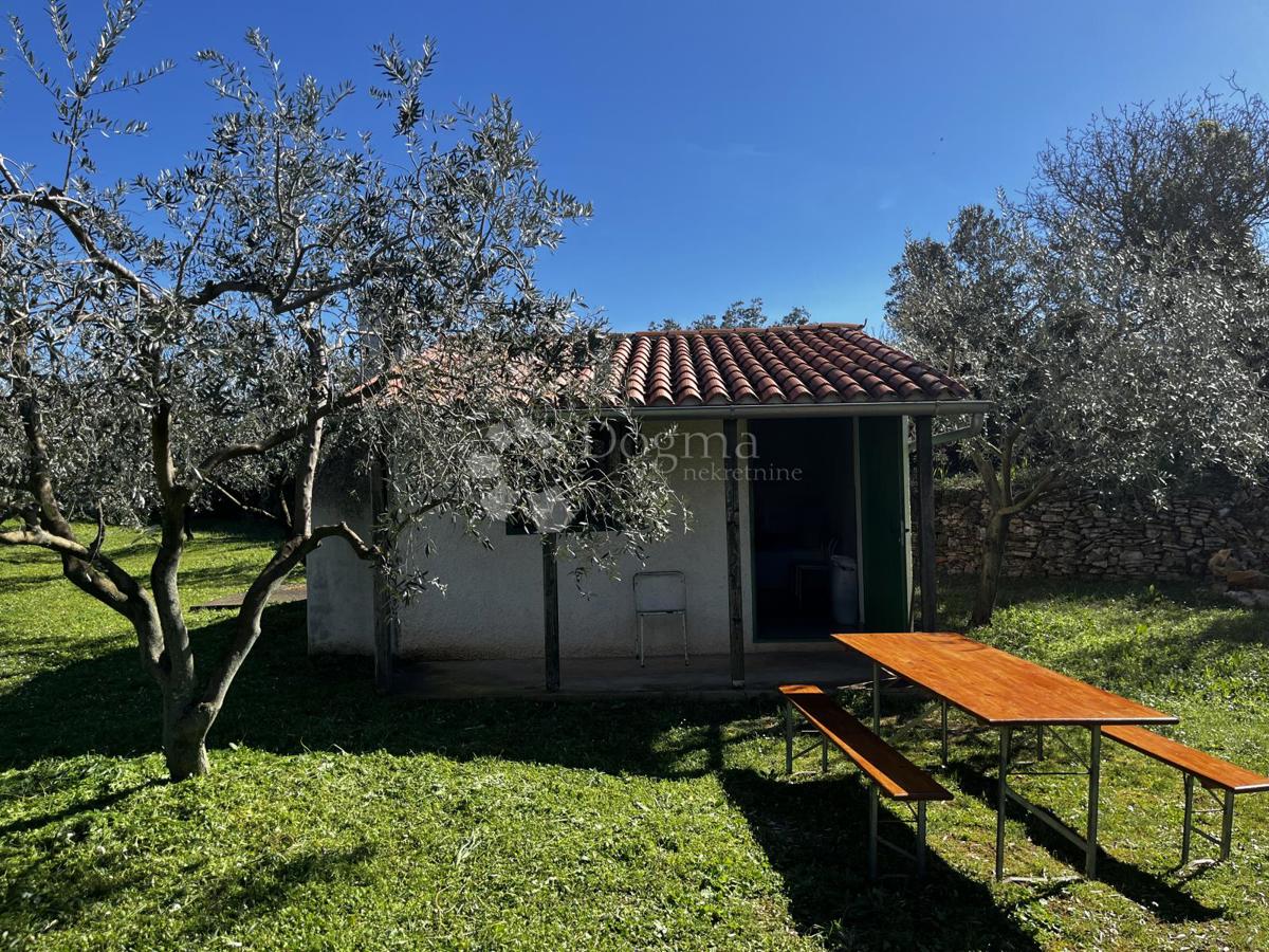 Zemljišče Fažana, 2.252m2
