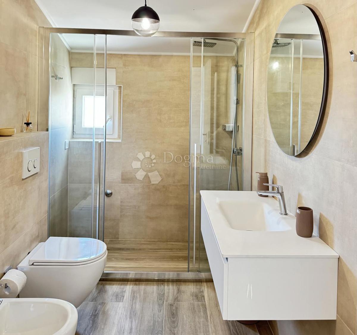 Apartma Maslenica, Jasenice, 56m2