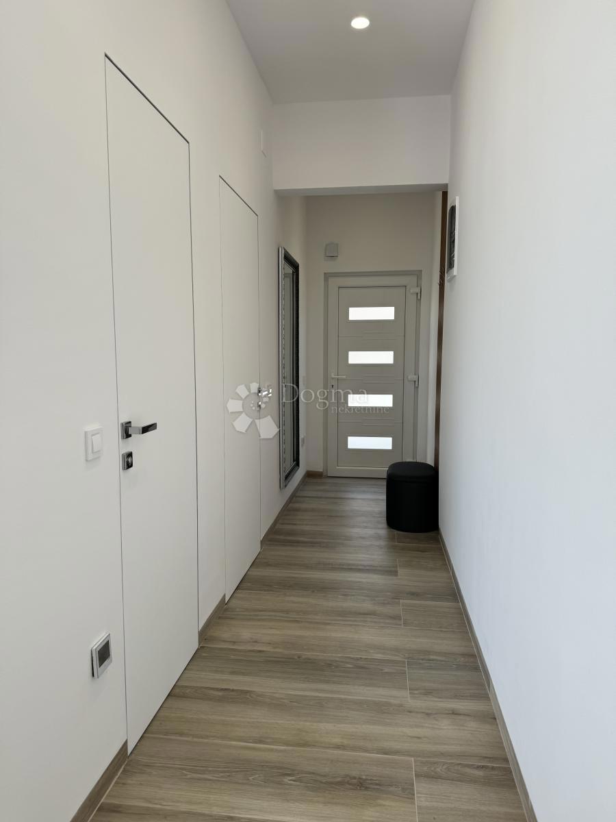 Apartma Maslenica, Jasenice, 56m2