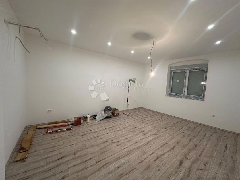 Stanovanje Centar, Gospić, 75m2