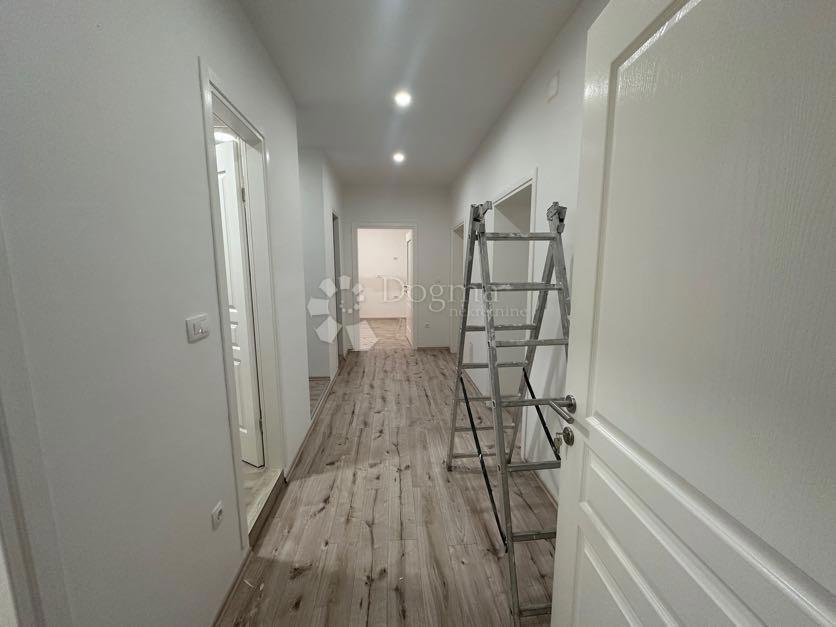 Stanovanje Centar, Gospić, 75m2