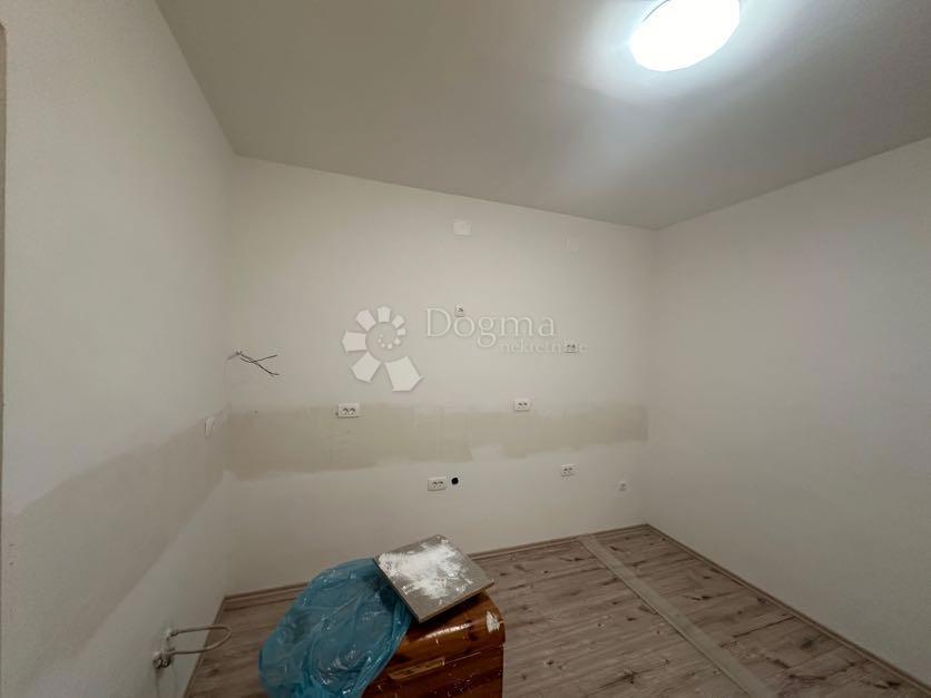 Stanovanje Centar, Gospić, 75m2