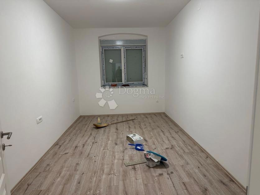 Stanovanje Centar, Gospić, 75m2