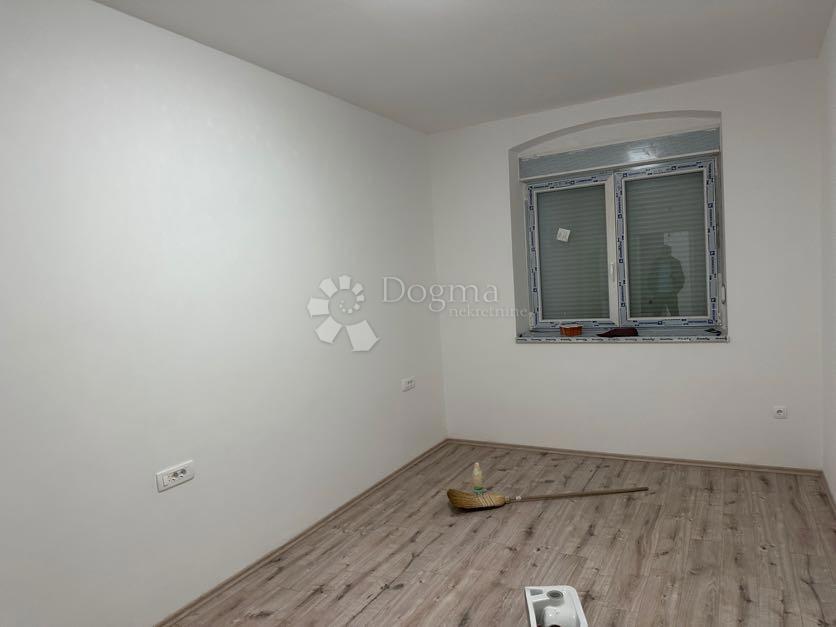 Stanovanje Centar, Gospić, 75m2