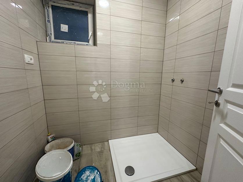 Stanovanje Centar, Gospić, 75m2