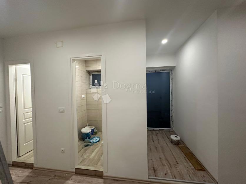 Stanovanje Centar, Gospić, 75m2