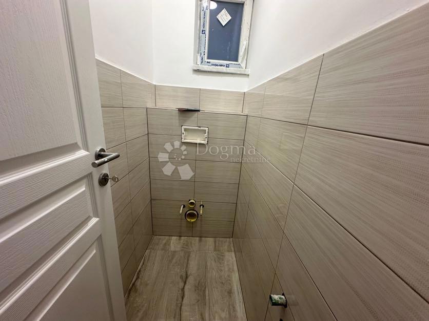Stanovanje Centar, Gospić, 75m2