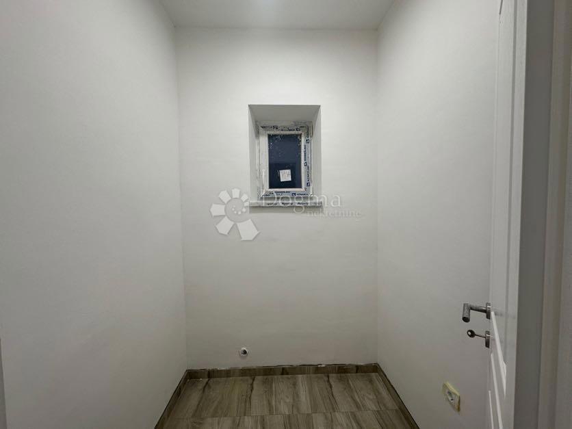 Stanovanje Centar, Gospić, 75m2