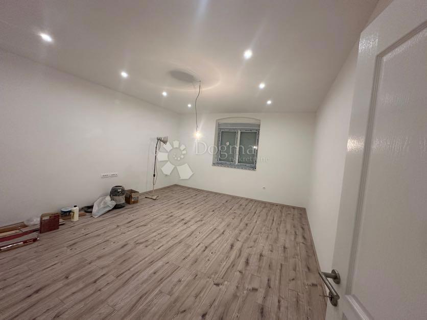 Stanovanje Centar, Gospić, 75m2