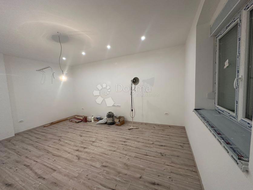 Stanovanje Centar, Gospić, 75m2