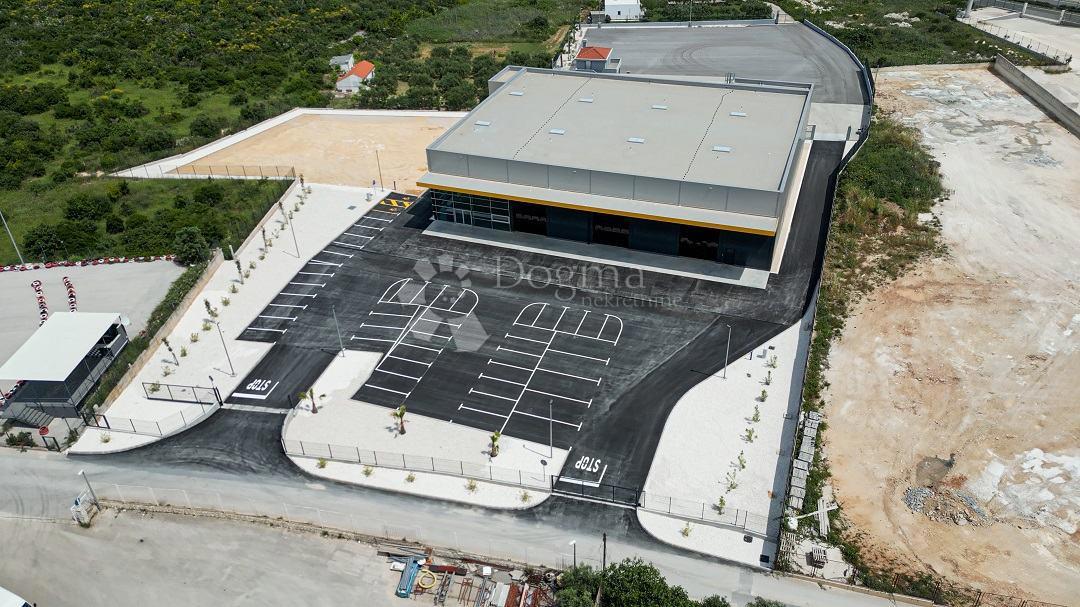 Poslovni prostor Plano, Trogir - Okolica, 1.600m2