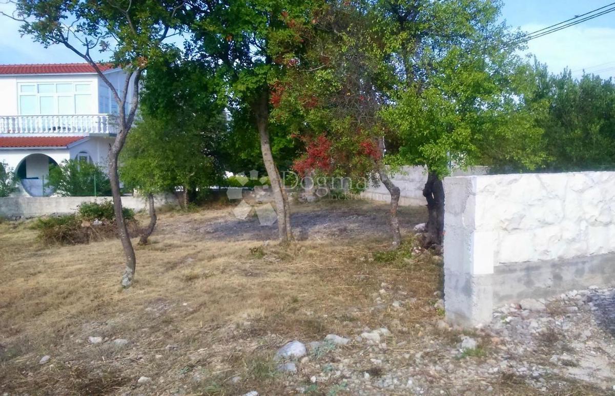 Gradbeno zemljišče s projektom v bližini Primoštena