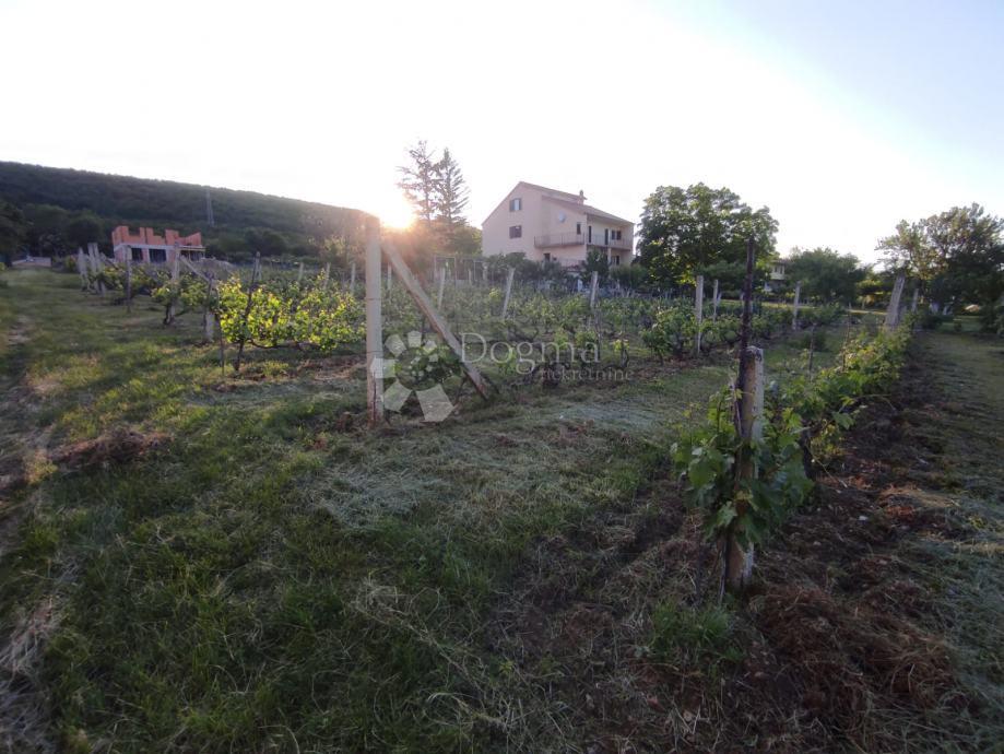 Zemljišče Brnaze, Sinj, 1.504m2