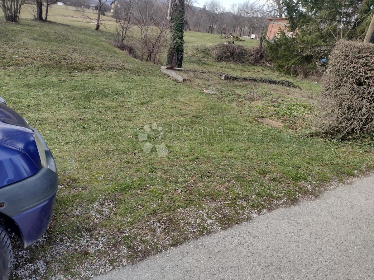 Zemljišče Drežnik Grad, Rakovica, 921m2