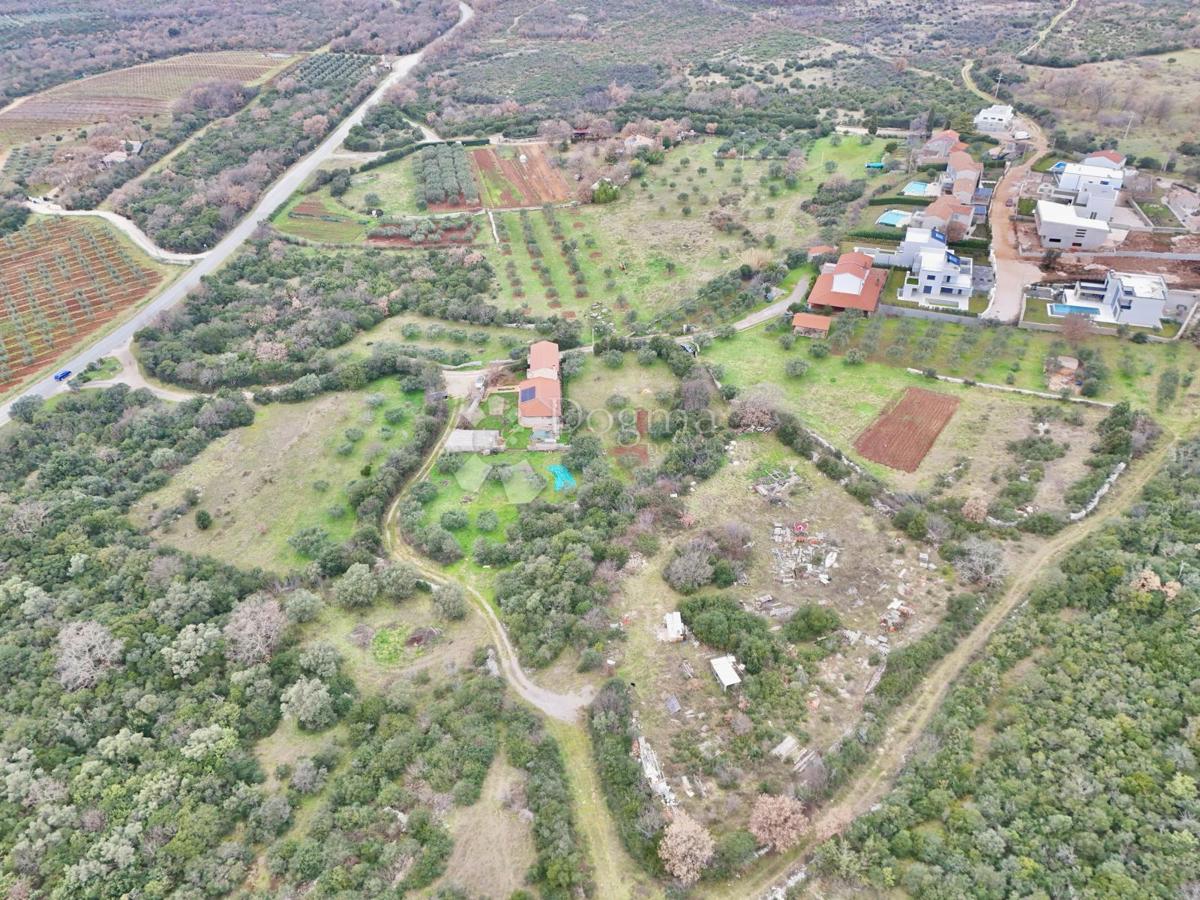 Zazidljivo zemljišče Bale, 745m2