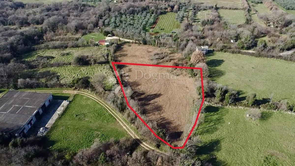 Zazidljivo zemljišče Valtura, Ližnjan, 2.600m2