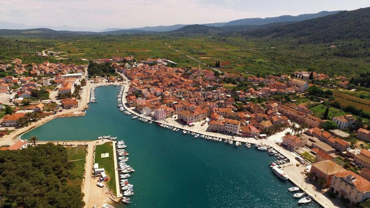Zazidljivo zemljišče Stari Grad, 3.321m2
