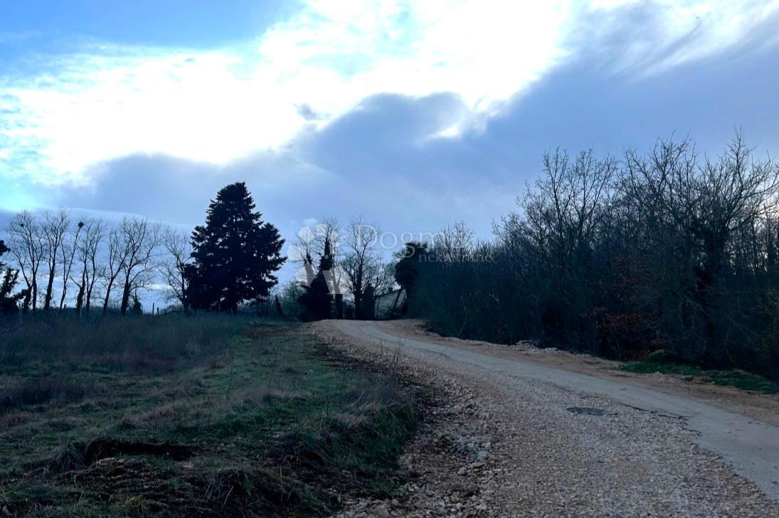 Zazidljivo zemljišče Žminj, 1.100m2