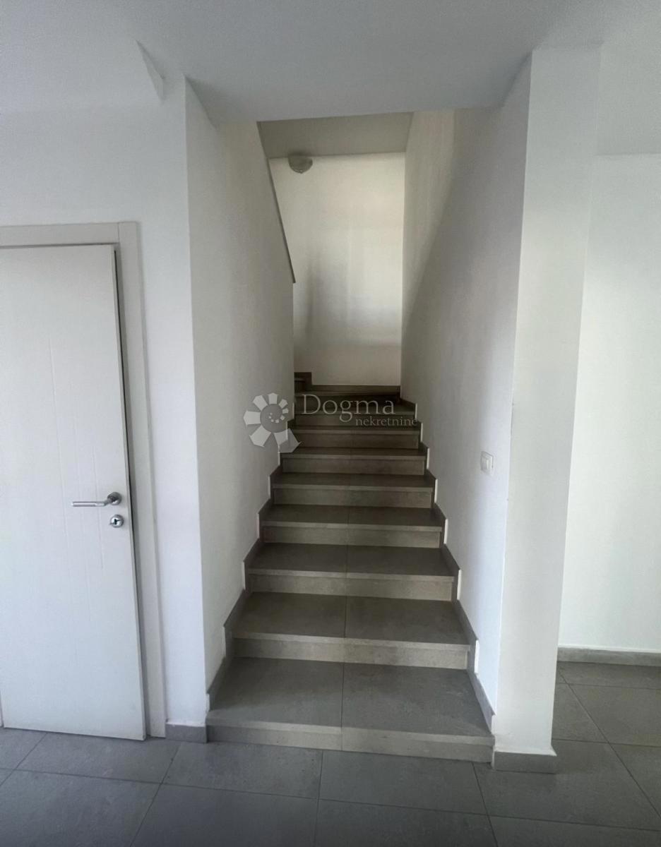 Stanovanje Rožmanići, Kostrena, 175,80m2