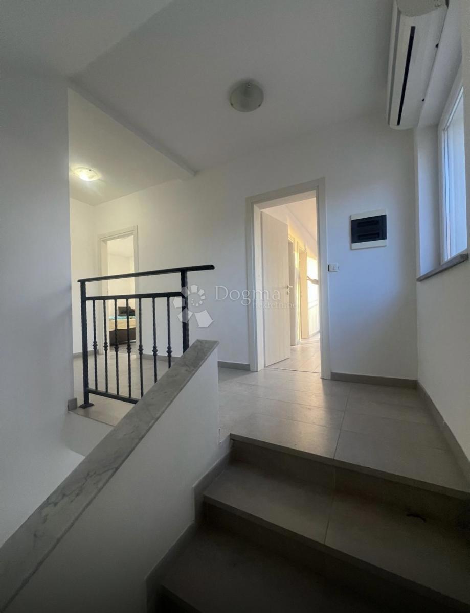 Stanovanje Rožmanići, Kostrena, 175,80m2