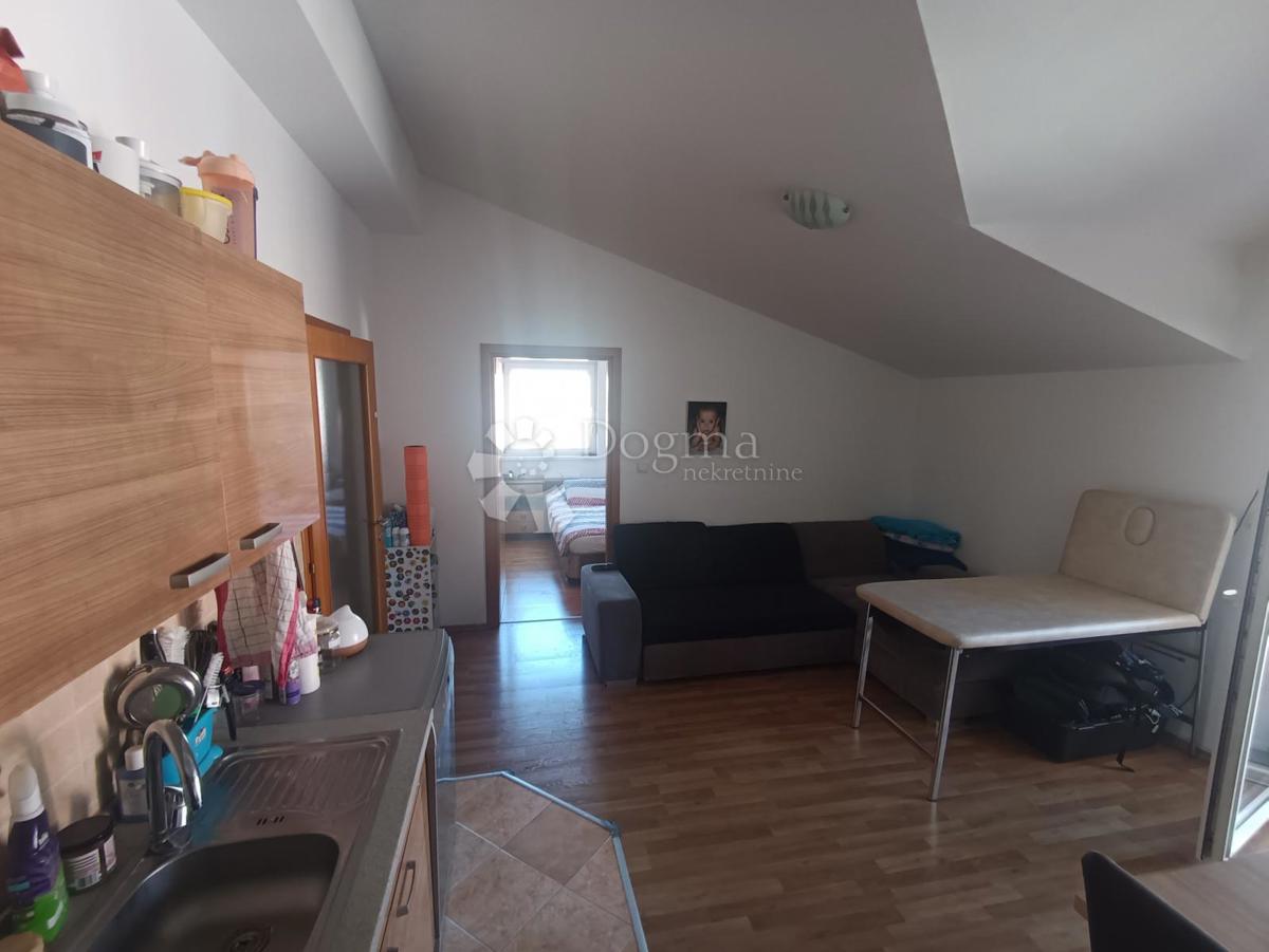 Stanovanje Centar, Pula, 65m2