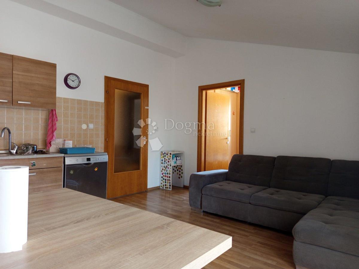 Stanovanje Centar, Pula, 65m2