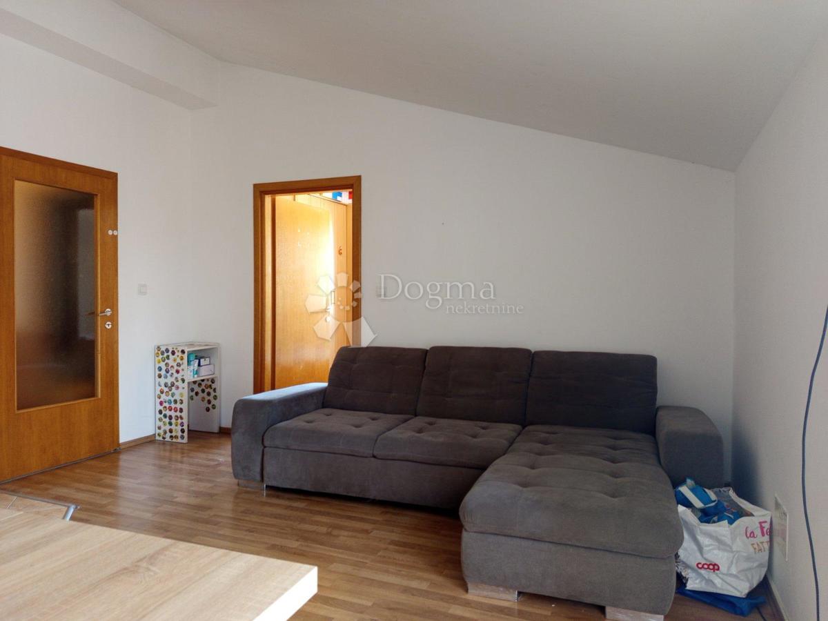 Stanovanje Centar, Pula, 65m2