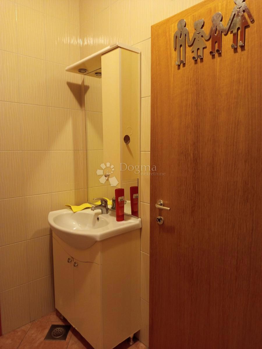 Stanovanje Centar, Pula, 65m2