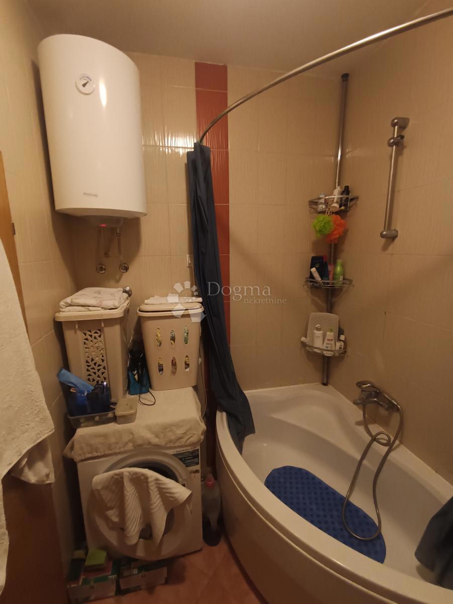 Stanovanje Centar, Pula, 65m2